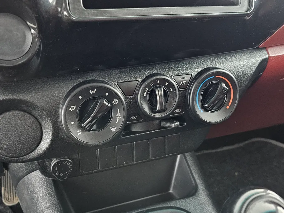 تويوتا هايلكس GL 2016 