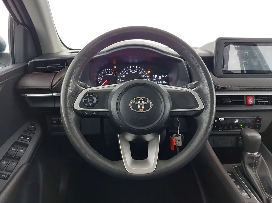 2023 Toyota Yaris  Y 
