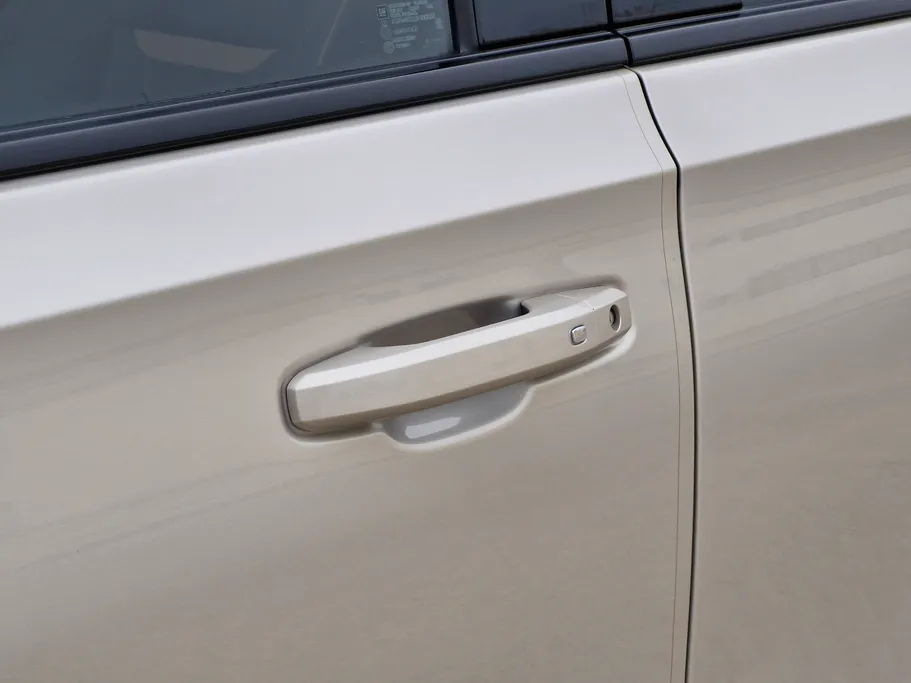 جي إم سي  يوكن AT4 2023 