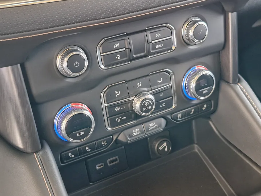 جي إم سي  يوكن AT4 2023 