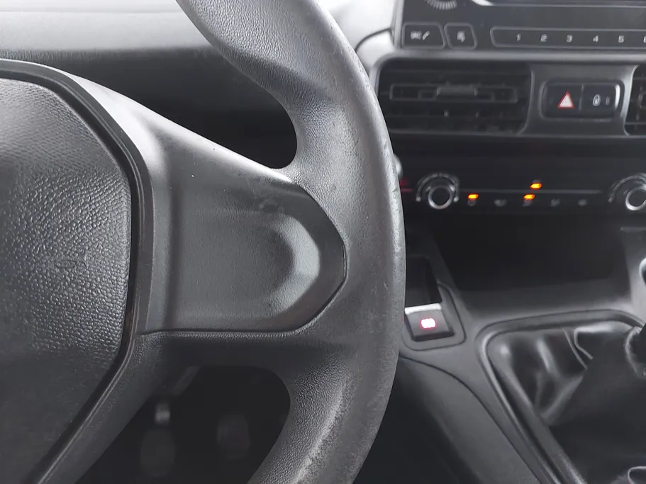 2022 Peugeot Partner Long van 