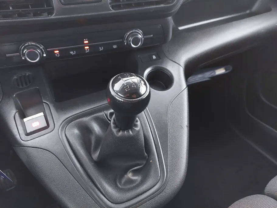 2022 Peugeot Partner Long van 