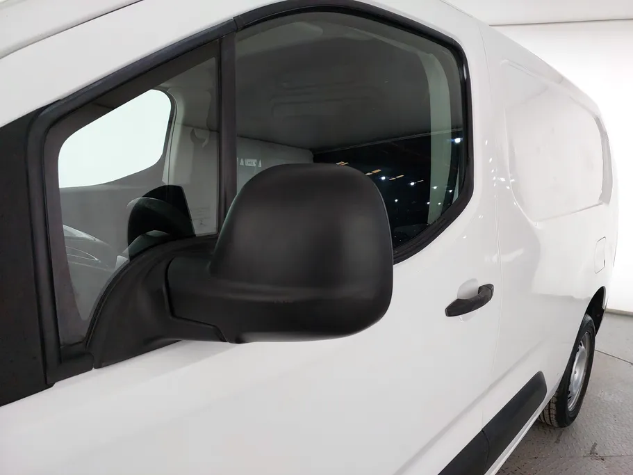 2022 Peugeot Partner Long van 