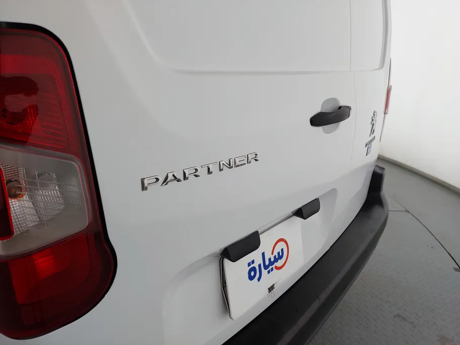 2022 Peugeot Partner Long van 