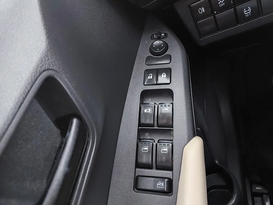 2023 Toyota Yaris  Y 