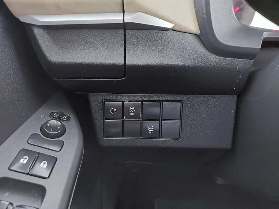 2023 Toyota Yaris  Y 