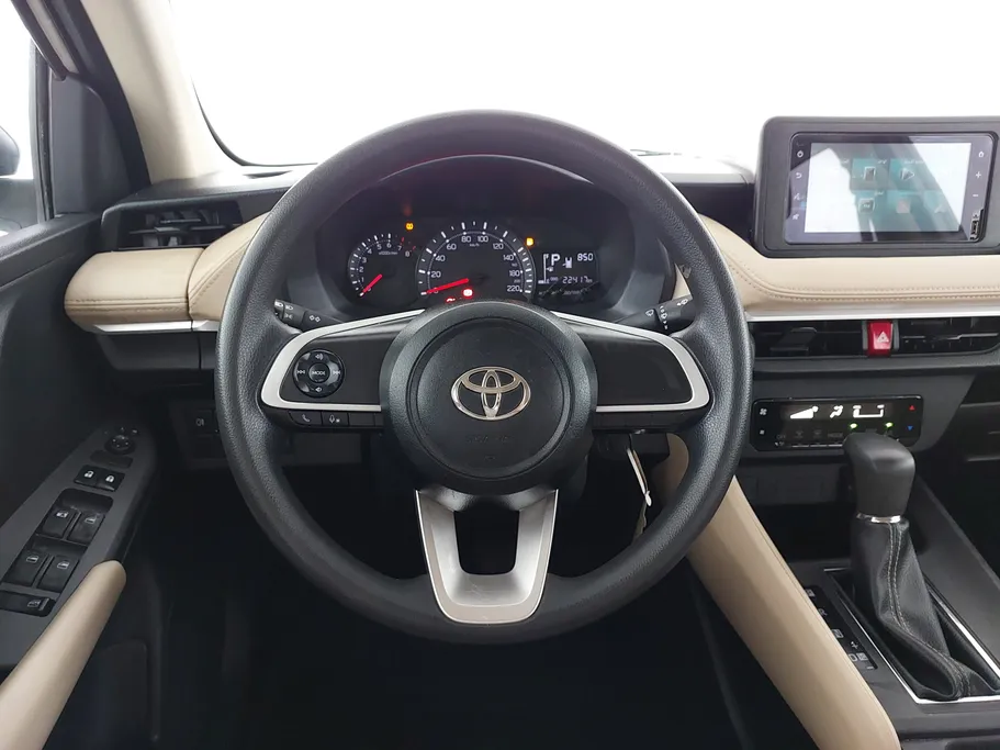2023 Toyota Yaris  Y 