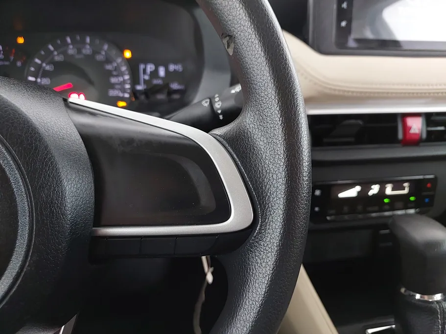 2023 Toyota Yaris  Y 