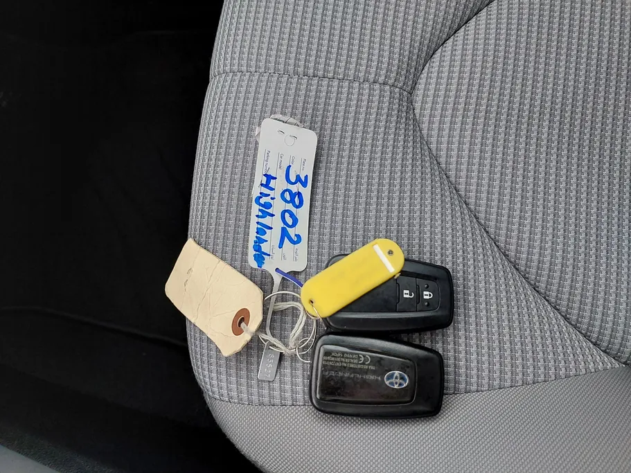 2021 Toyota Highlander LE 