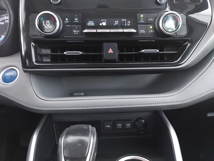 2021 Toyota Highlander LE 