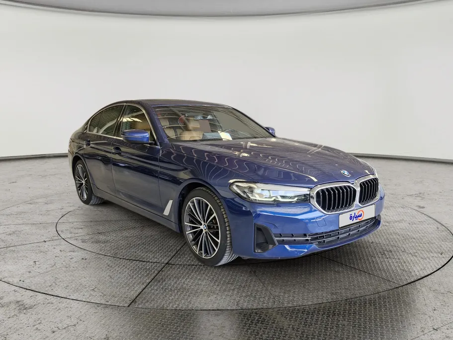 بي ام دبليو الفئة الخامسة 520i 2023 