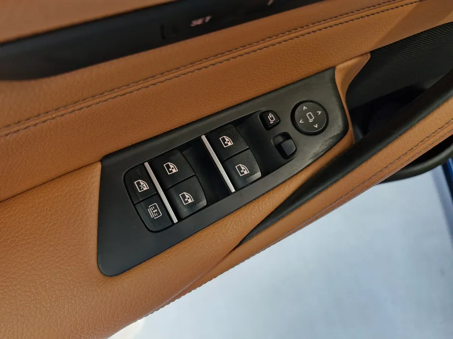 بي ام دبليو الفئة الخامسة 520i 2023 