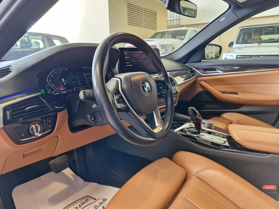 بي ام دبليو الفئة الخامسة 520i 2023 
