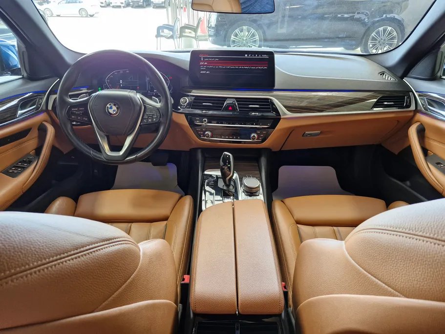 بي ام دبليو الفئة الخامسة 520i 2023 