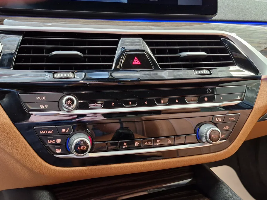 بي ام دبليو الفئة الخامسة 520i 2023 