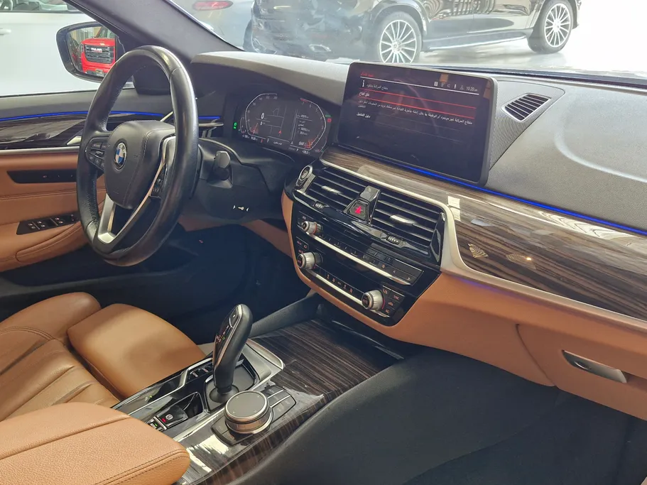 بي ام دبليو الفئة الخامسة 520i 2023 