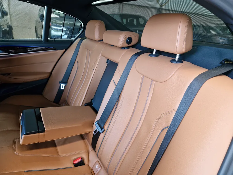 بي ام دبليو الفئة الخامسة 520i 2023 