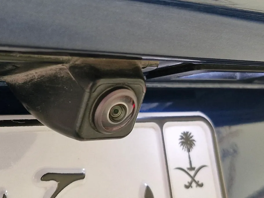 بي ام دبليو الفئة الخامسة 520i 2023 