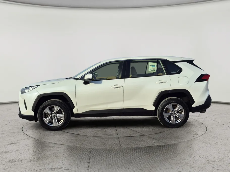 تويوتا راف فور LE 2022 