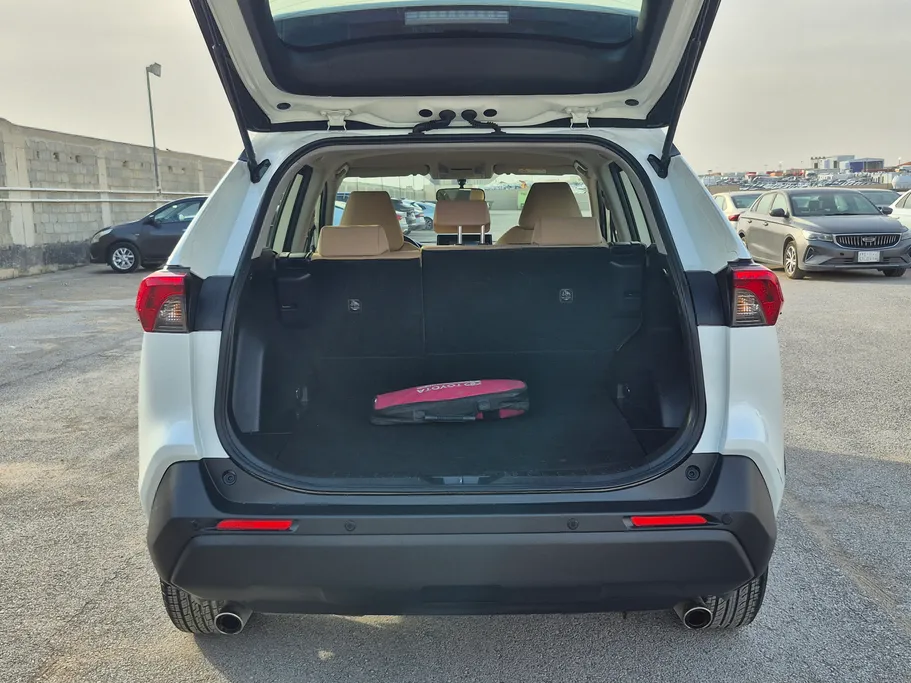 تويوتا راف فور LE 2022 