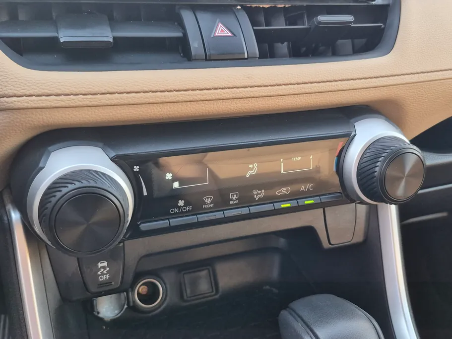 تويوتا راف فور LE 2022 