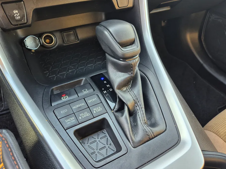 تويوتا راف فور LE 2022 