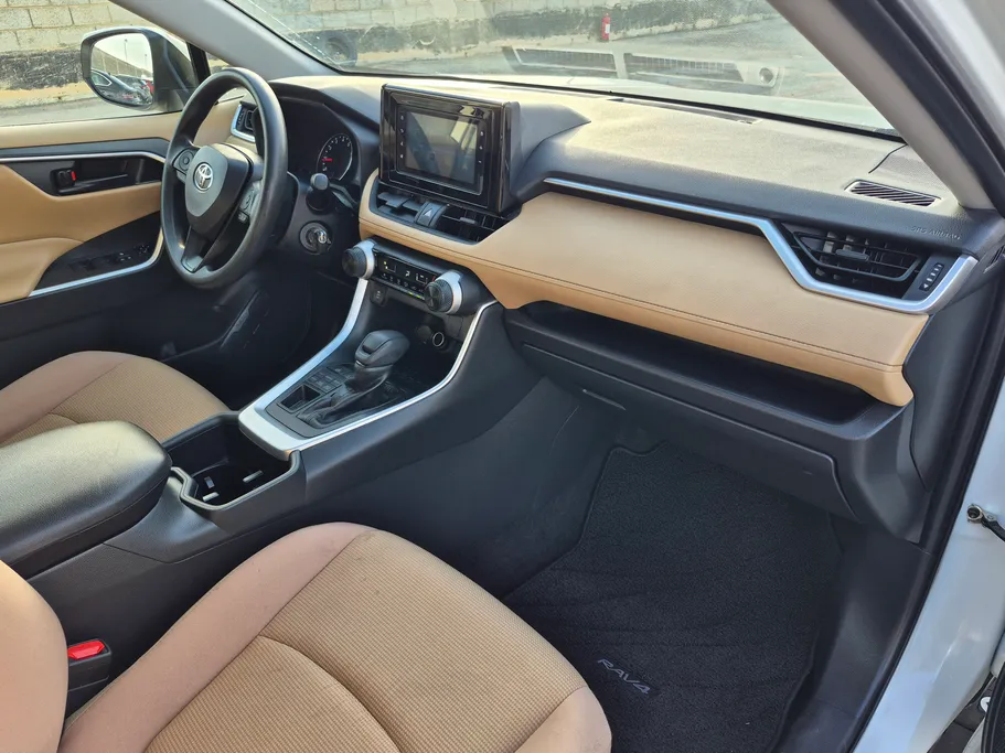 تويوتا راف فور LE 2022 