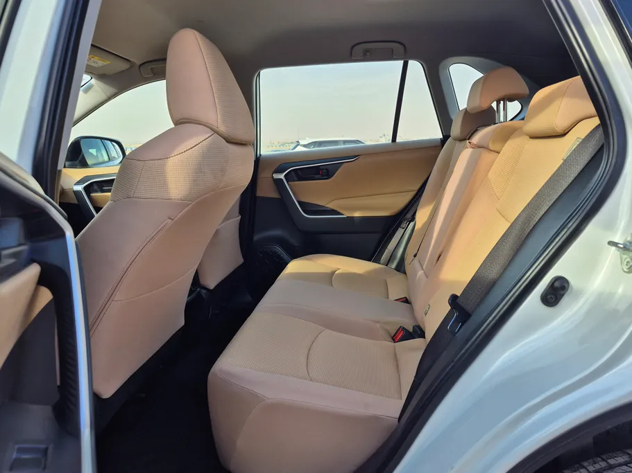 تويوتا راف فور LE 2022 