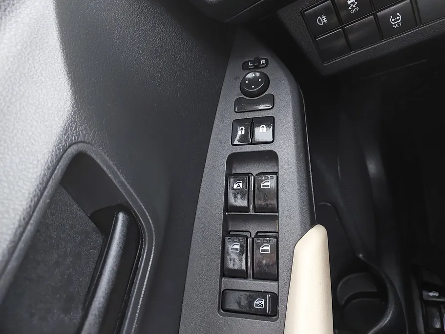 2024 تويوتا Yaris  Y 