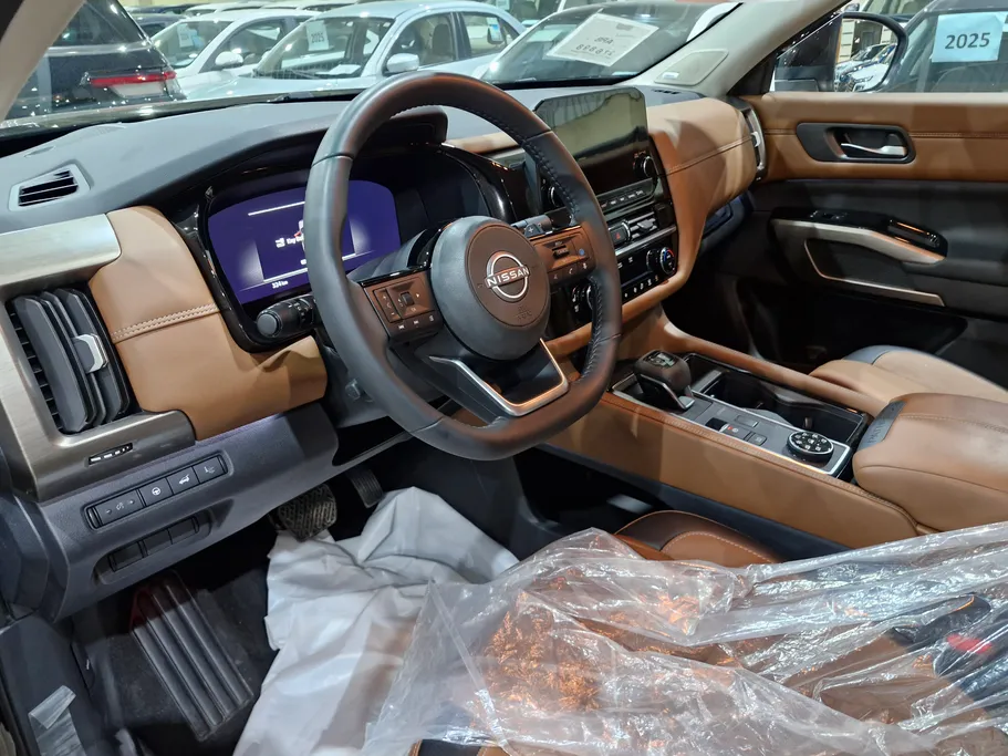 2023 Nissan Pathfinder SL 