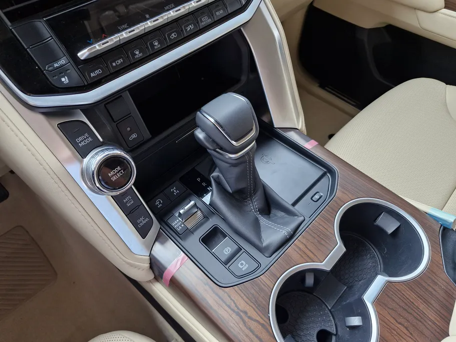 تويوتا لاندكروزر GXR 2026 