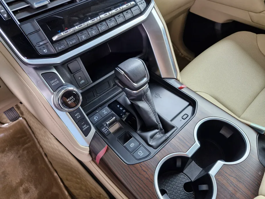 2025 Toyota Land Cruiser GXR L4 