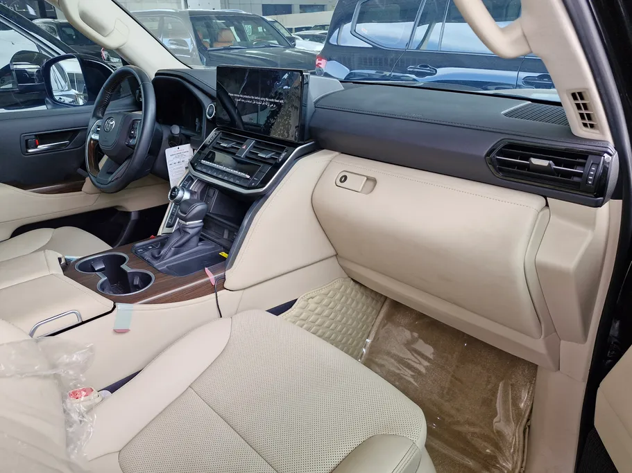 2025 Toyota Land Cruiser GXR L4 