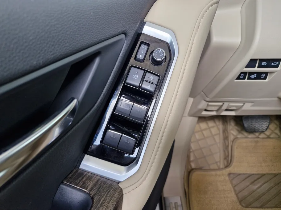 تويوتا لاندكروزر VX 2023 