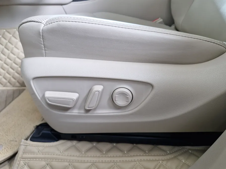 تويوتا لاندكروزر VX 2023 