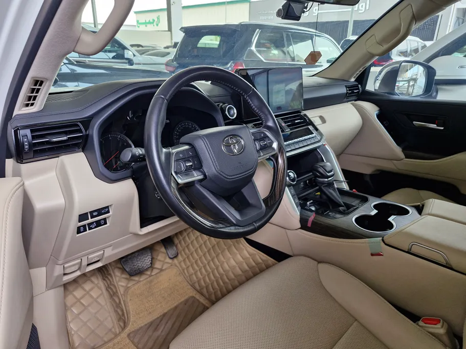 تويوتا لاندكروزر VX 2023 