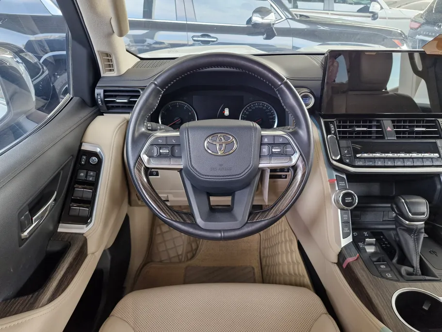 تويوتا لاندكروزر VX 2023 