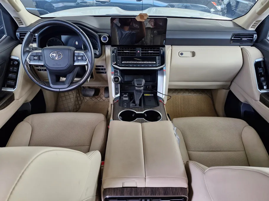 تويوتا لاندكروزر VX 2023 