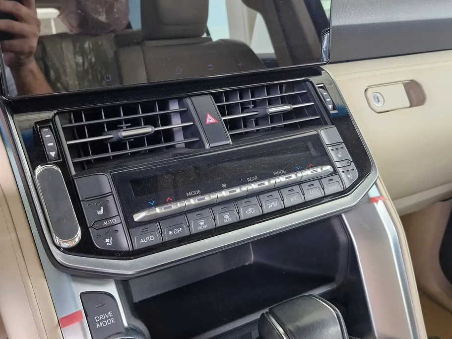 تويوتا لاندكروزر VX 2023 