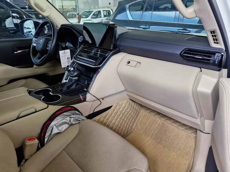 تويوتا لاندكروزر VX 2023 