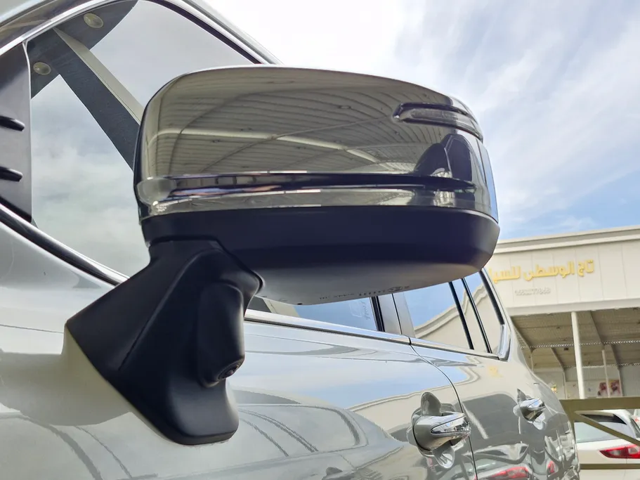 تويوتا لاندكروزر VX 2023 