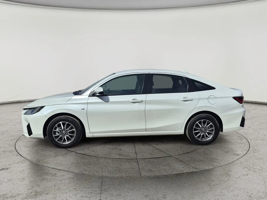 2024 Toyota Yaris  Y 