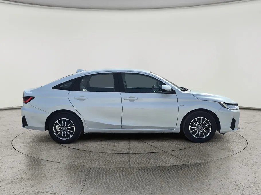 2024 Toyota Yaris  Y 