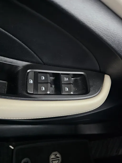 2022 ام جي 5 COM 