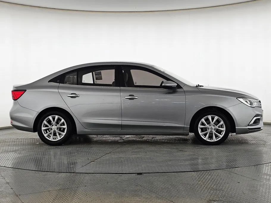 2022 ام جي 5 COM 