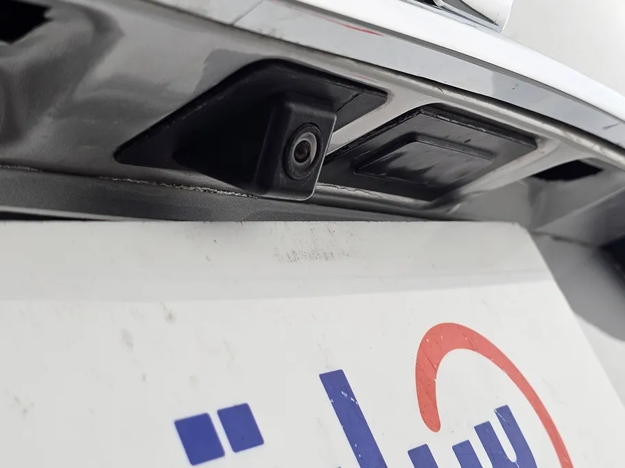 2022 ام جي 5 COM 