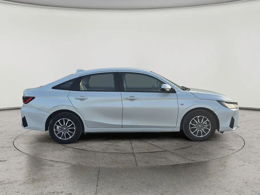 2024 Toyota Yaris  Y 