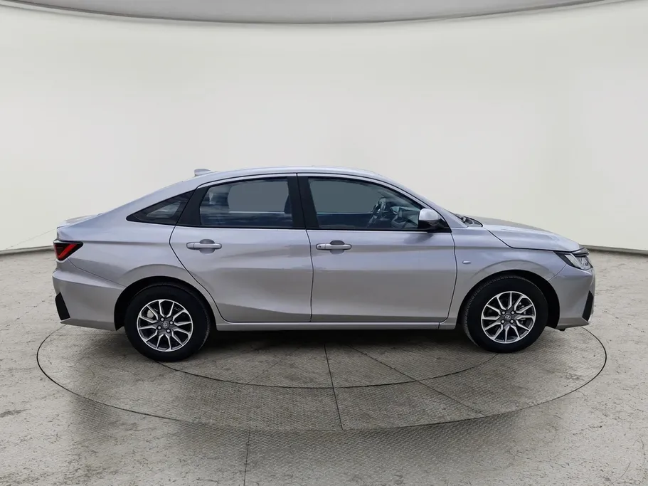 2024 Toyota Yaris  Y 