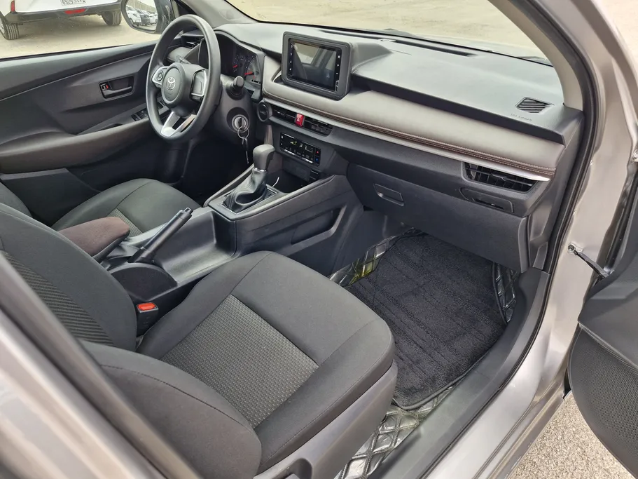 2024 Toyota Yaris  Y 