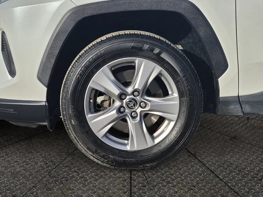 تويوتا راف فور LE 2023 